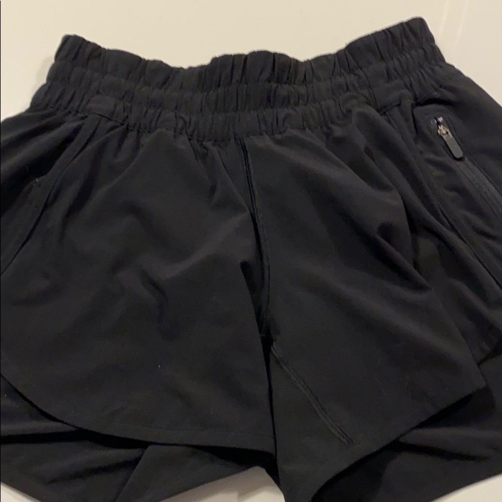 Black lulu shorts 4” hotty hot